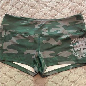 Feed Me Fight Me camo shorts size L